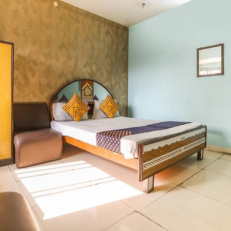 Spot On 10470 Hollywood Joka Hotel Bhasa Bagian luar foto